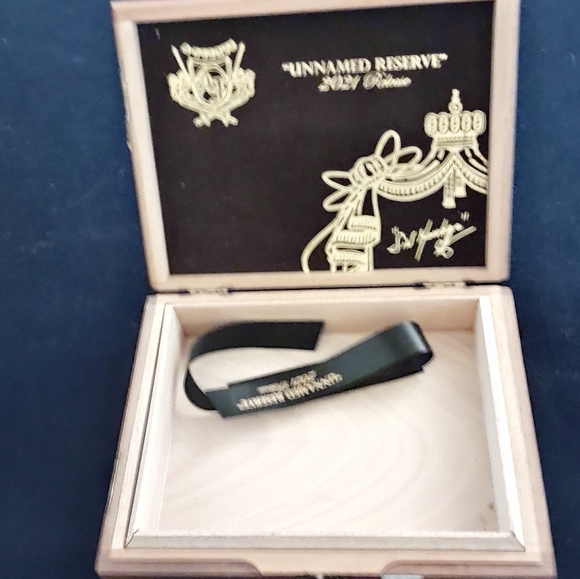 A. Fuente Unnamed Reserve cigar box - Picture 2 of 3